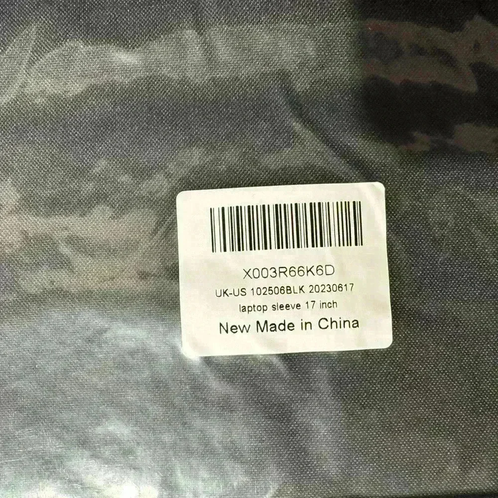 New In Package YTONET 17in Black Laptop Sleeve Carrying Case